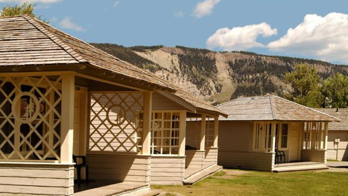 mammoth hot springs hotel & cabins - yellowstone national park mammoth hot springs hotel & cabins - yellowstone national park