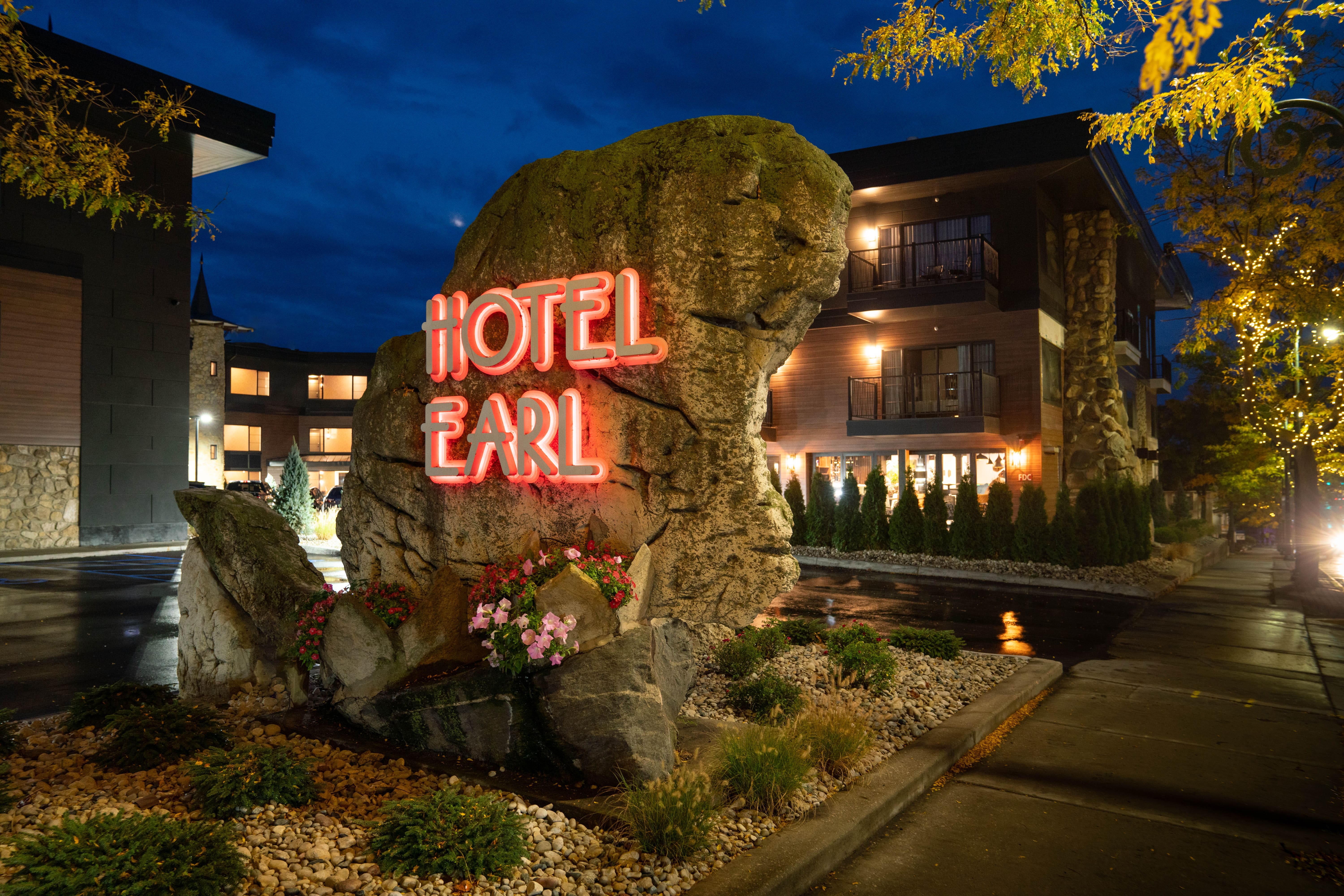 charlevoix mi hotel earl