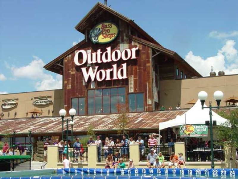 1976 - 1990 Bass Pro Shops Catalogs and items from the 17