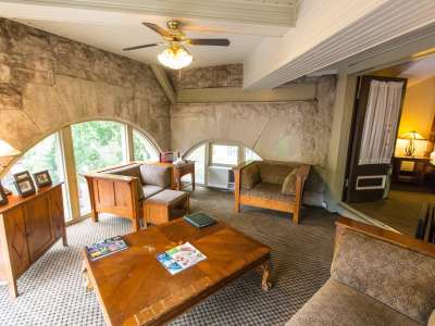 1905 Basin Park Hotel