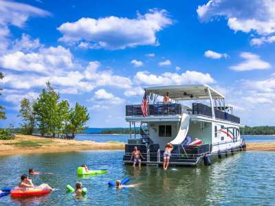 Wake Zone Luxury Houseboat Rentals