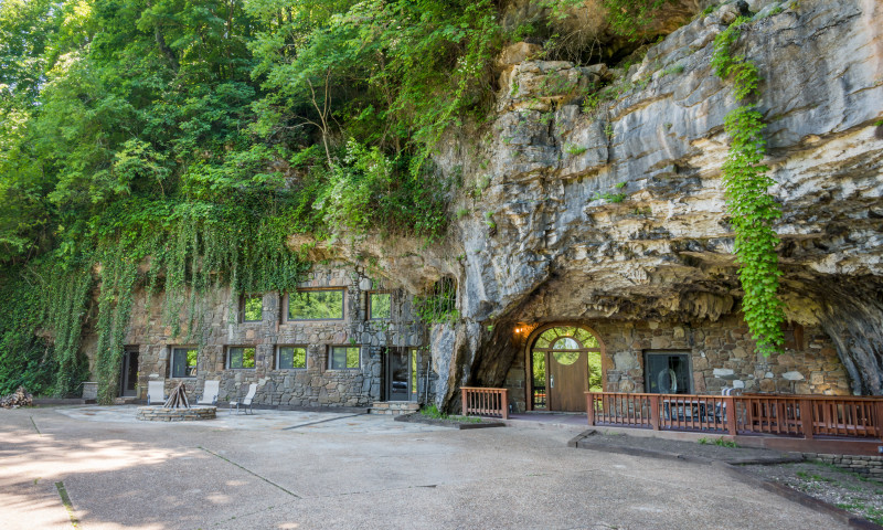 Beckham Creek Cave Lodge