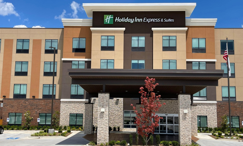 Holiday Inn Express & Suites