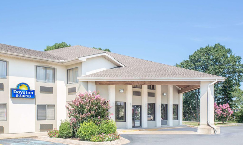 Days Inn & Suites