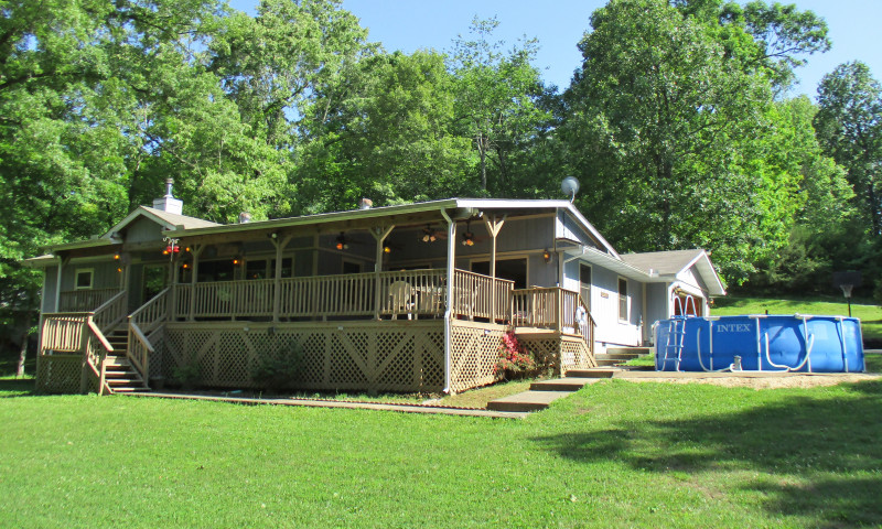 Heights lodge with pool