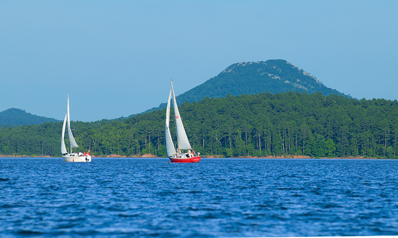 6e6a39b64f19d44b10a482a67ce3f537_Untitled-1_0002_LakeMaumelle_Sailing_DSC_9028filter