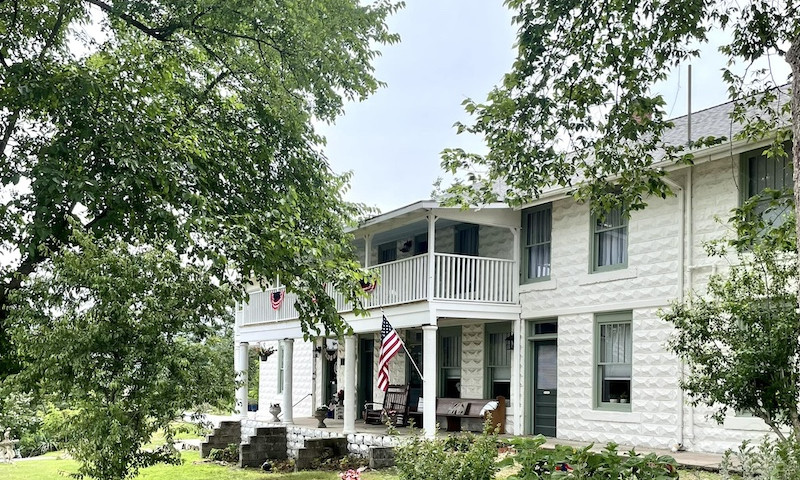 Calico Riverview Inn
