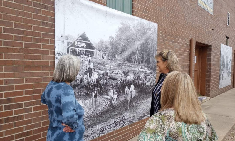 Picture of Corning's Windows to the Past