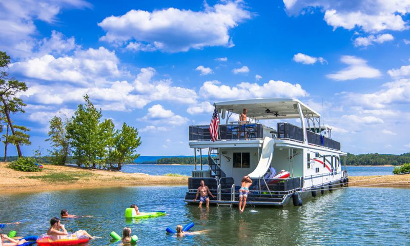 Wake Zone Luxury Houseboat Rentals | Arkansas.com