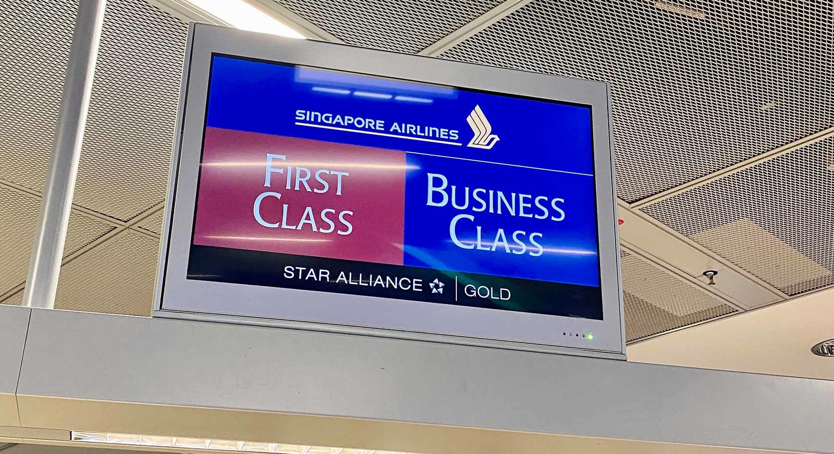 Dedicated First Class Check-in for Singapore Airlines