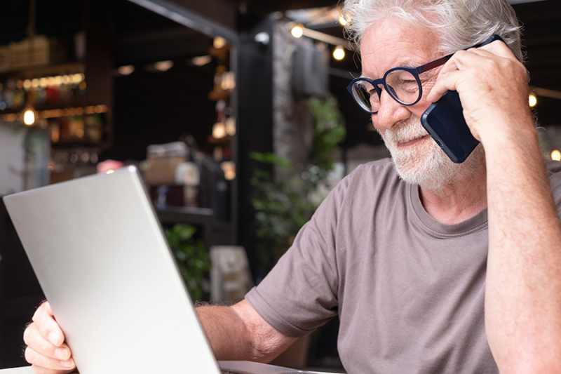 A smiling bearded senior man getting slideshow help
