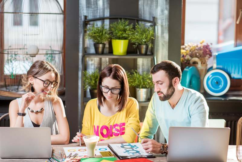 How to Collaborate with Others on Your Slideshow