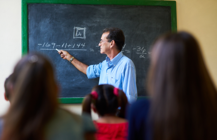 middle-aged-teacher-during-math-class-at-high-PZAFU4D_Crop middle-aged-teacher-during-math-class-at-high-PZAFU4D_Crop