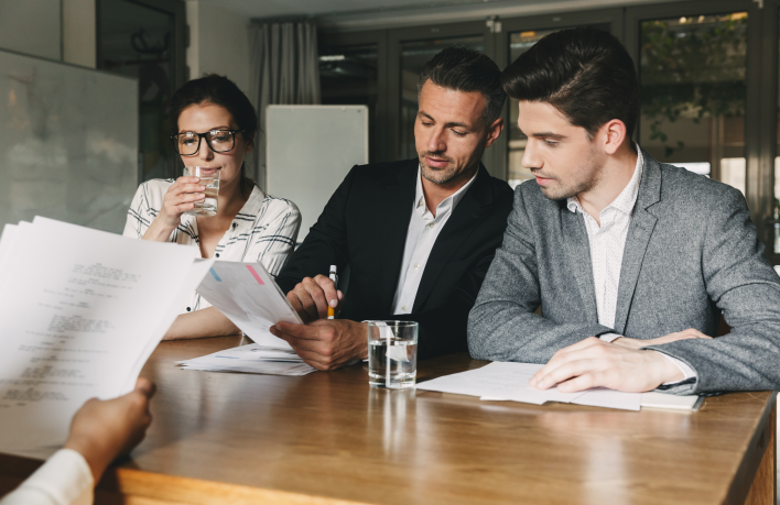 group-of-caucasian-employers-in-formal-wear-ZWUDPHG_Crop group-of-caucasian-employers-in-formal-wear-ZWUDPHG_Crop