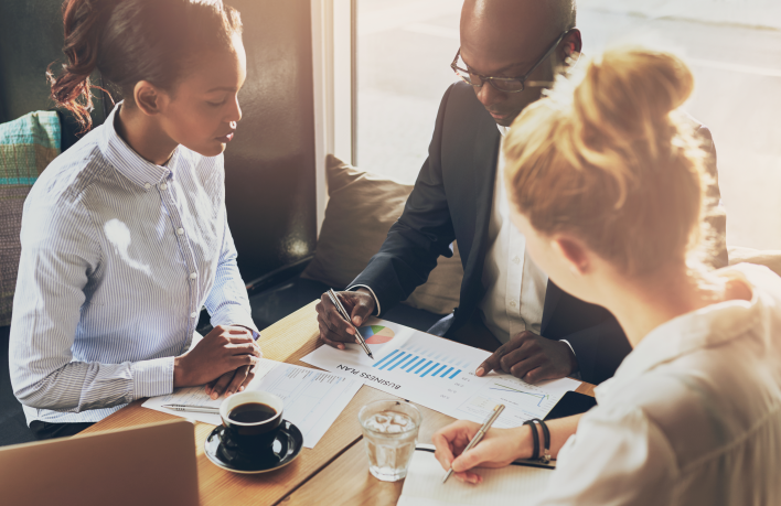 multi-ethnic-business-people-P9YH7WW_Crop multi-ethnic-business-people-P9YH7WW_Crop