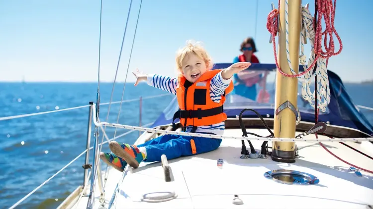 lulea-familylife-childboat.jpg