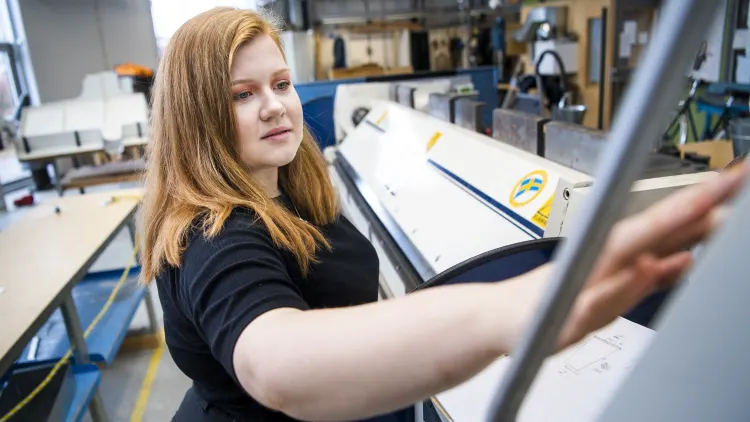 lulea-careers-workergirl.JPG