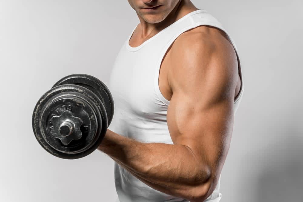 3 exercícios para aumentar os bíceps de forma mais eficiente