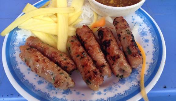 (Nguồn: foody.vn) Món nem ưa thích của sinh viên