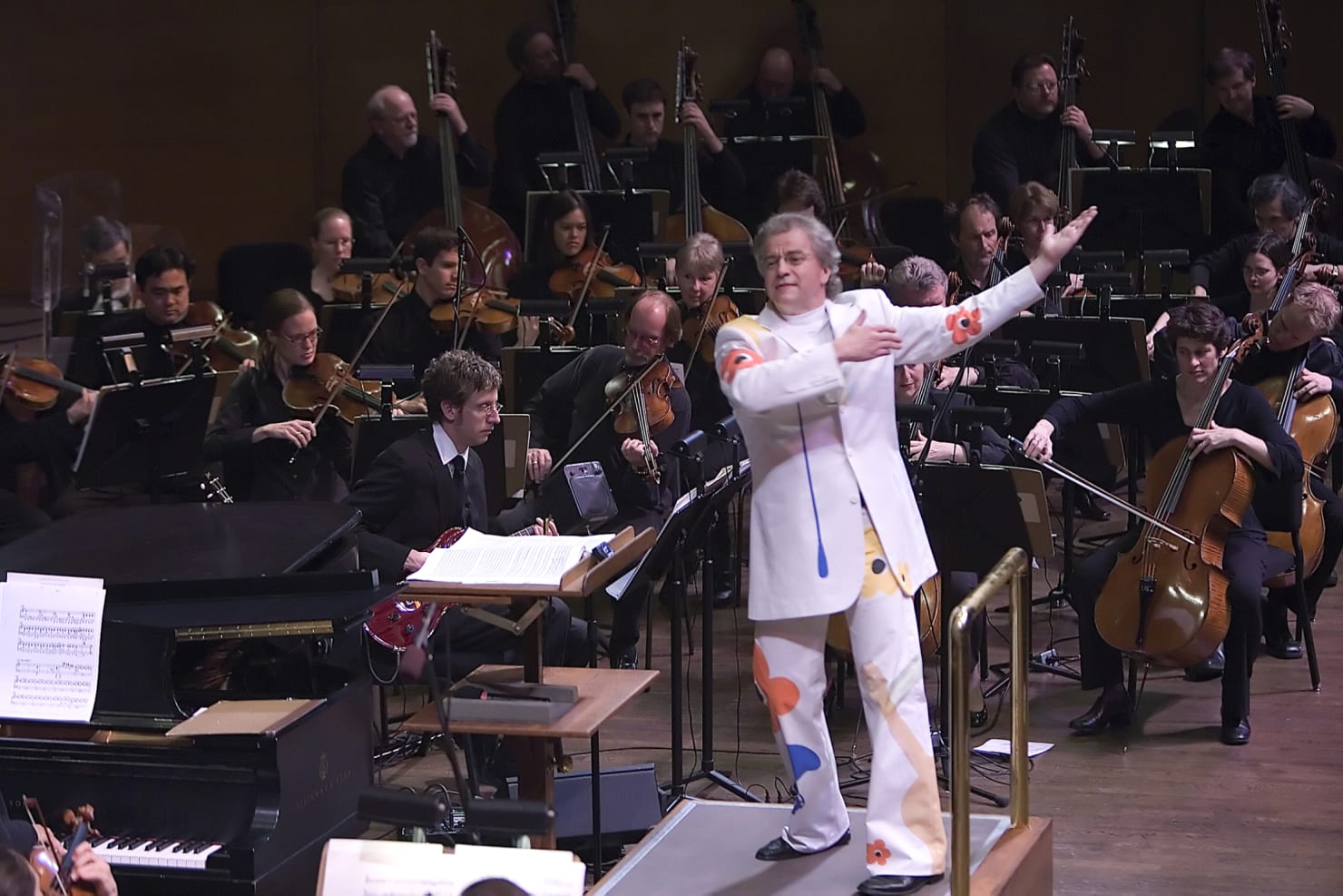 Vänskä making an appearance on the Orchestra’s pops series in March 2006, leading a program of the music of ABBA with guest ensemble Rajaton while wearing a suit custom-designed for the occasion by Mark Caligiuri. 