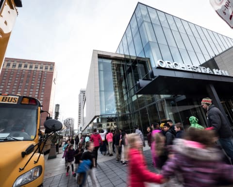 Students getting off bus at Orchestra Hall