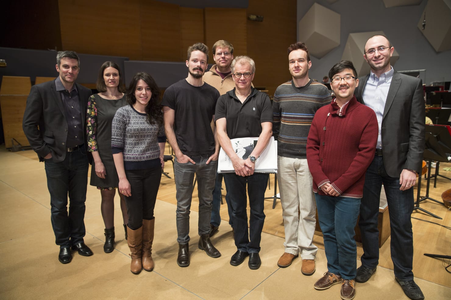 Composer Institute Director Kevin Puts, far left, and Music Director Osmo Vänskä,<br />
holding scores, with 2015 Institute participants Kati Agócs, Loren Loiacono,<br />
Matthew Peterson, Evan Meier, Eugene Birman, Texu Kim and Michael Schachter.