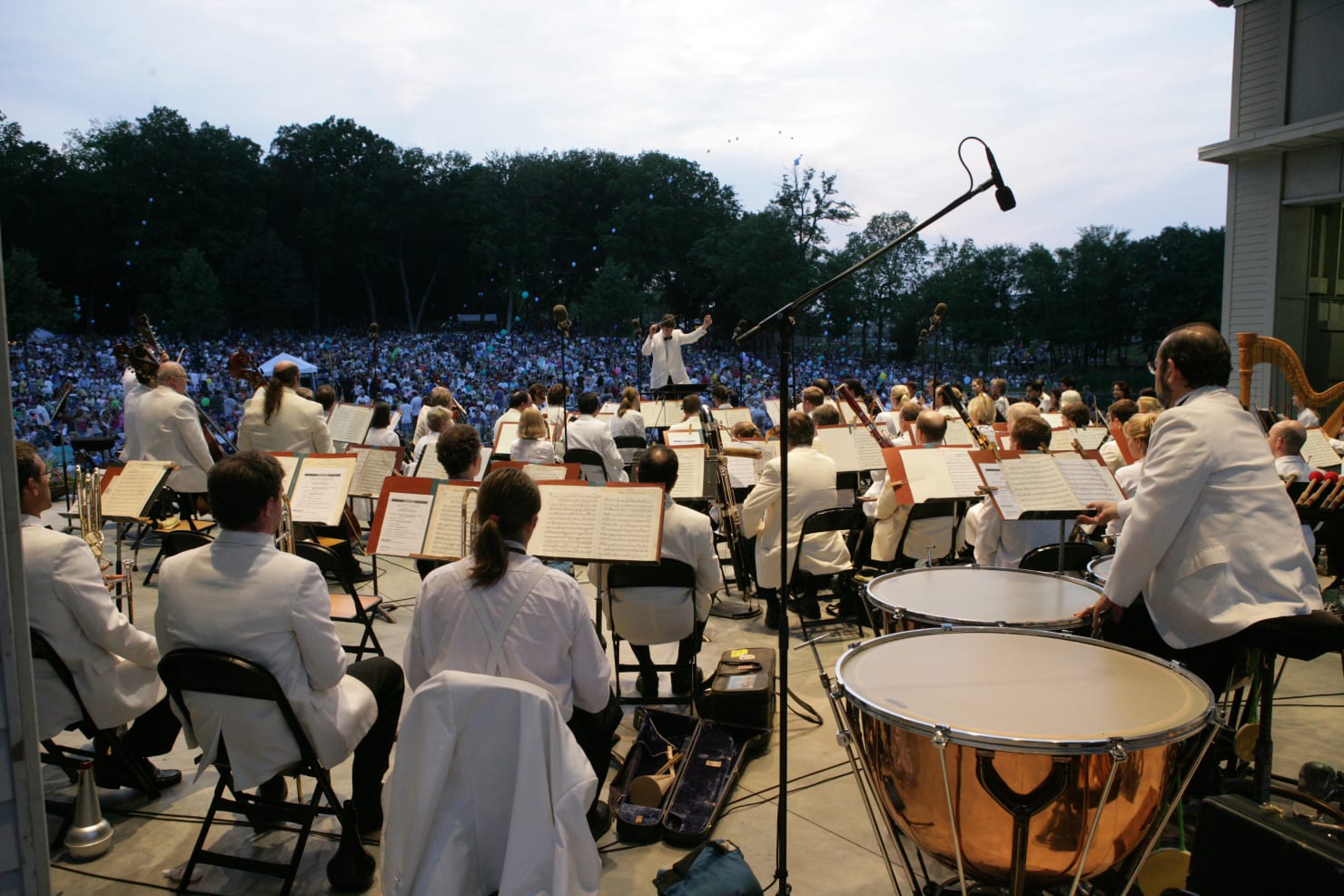 Mischa Santora leading the Minnesota Orchestra at the Hilde Performance Center in 2012.