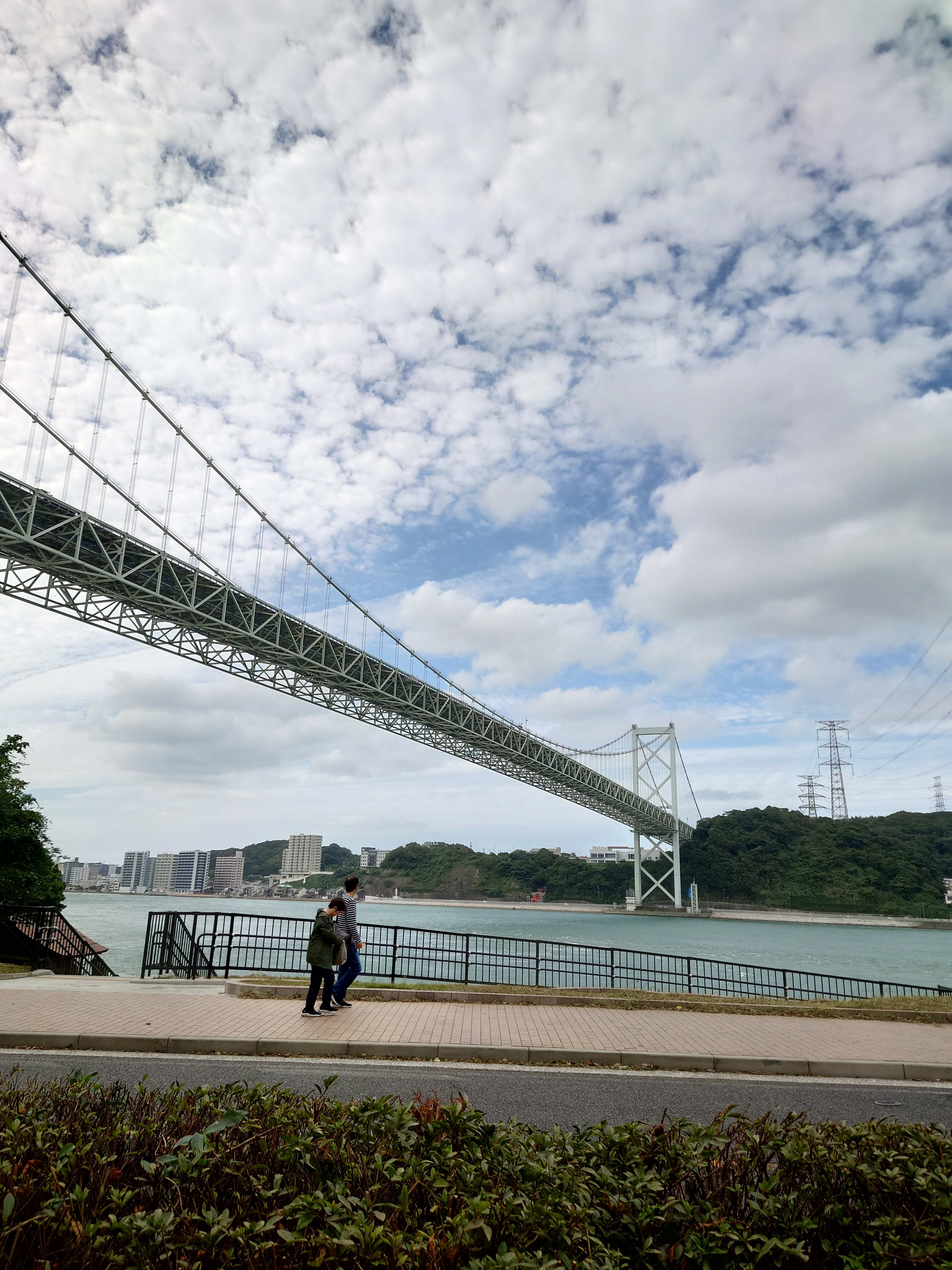 関門橋、門司側から