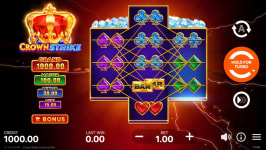 Una pantala de juego de la Crown Strike: Hold and Win tragamonedas
