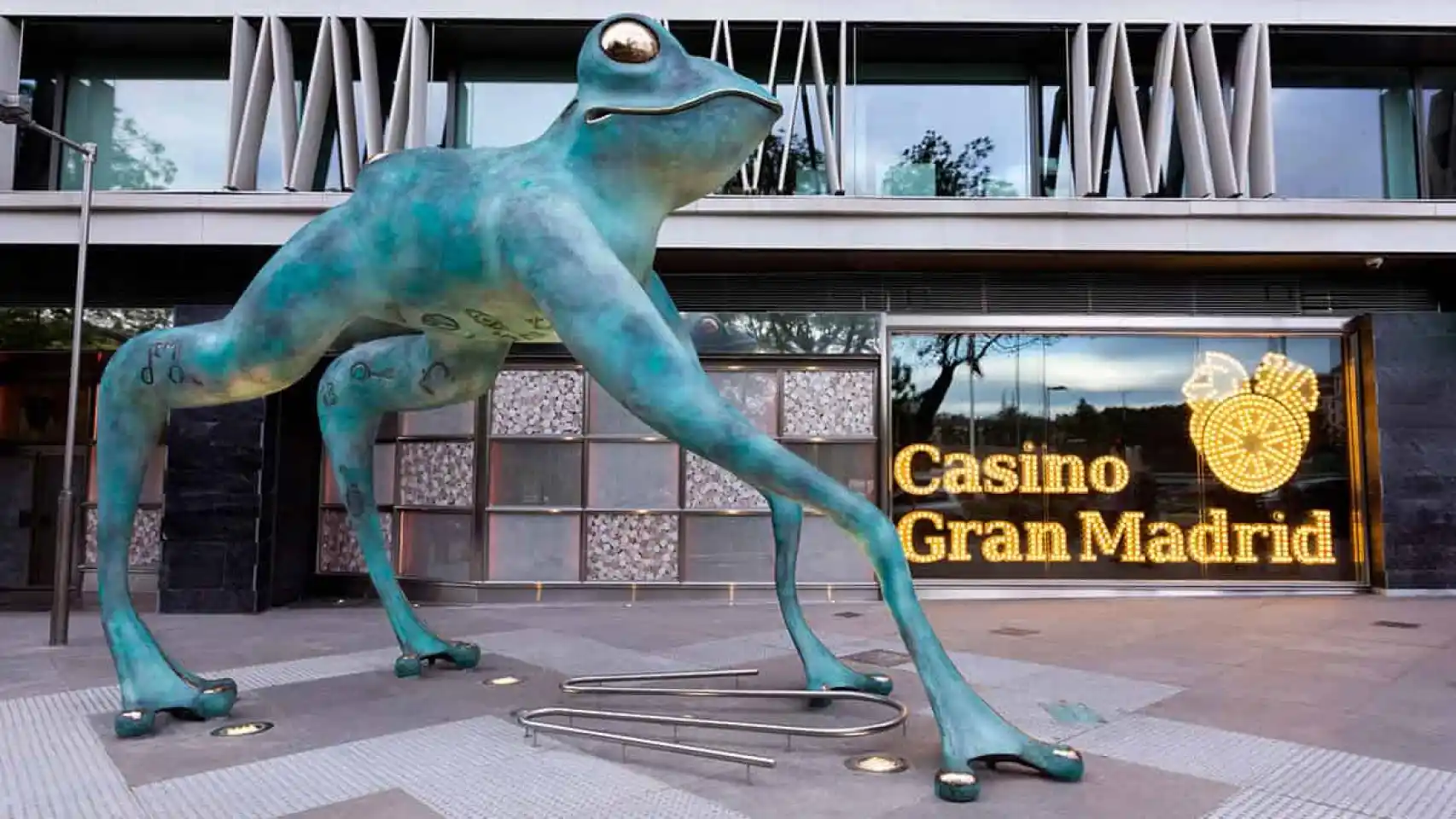 Despedida a la rana de la fortuna del Casino Colón en Madrid