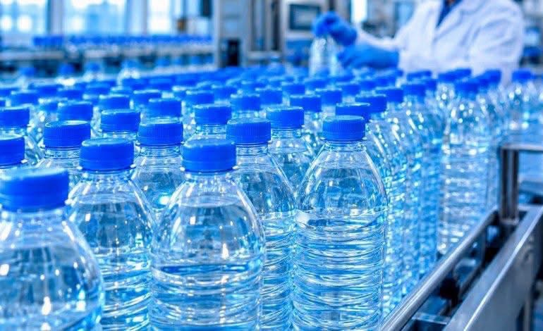 Eau conditionnée : le gouvernement fixe de nouveaux prix plafonds