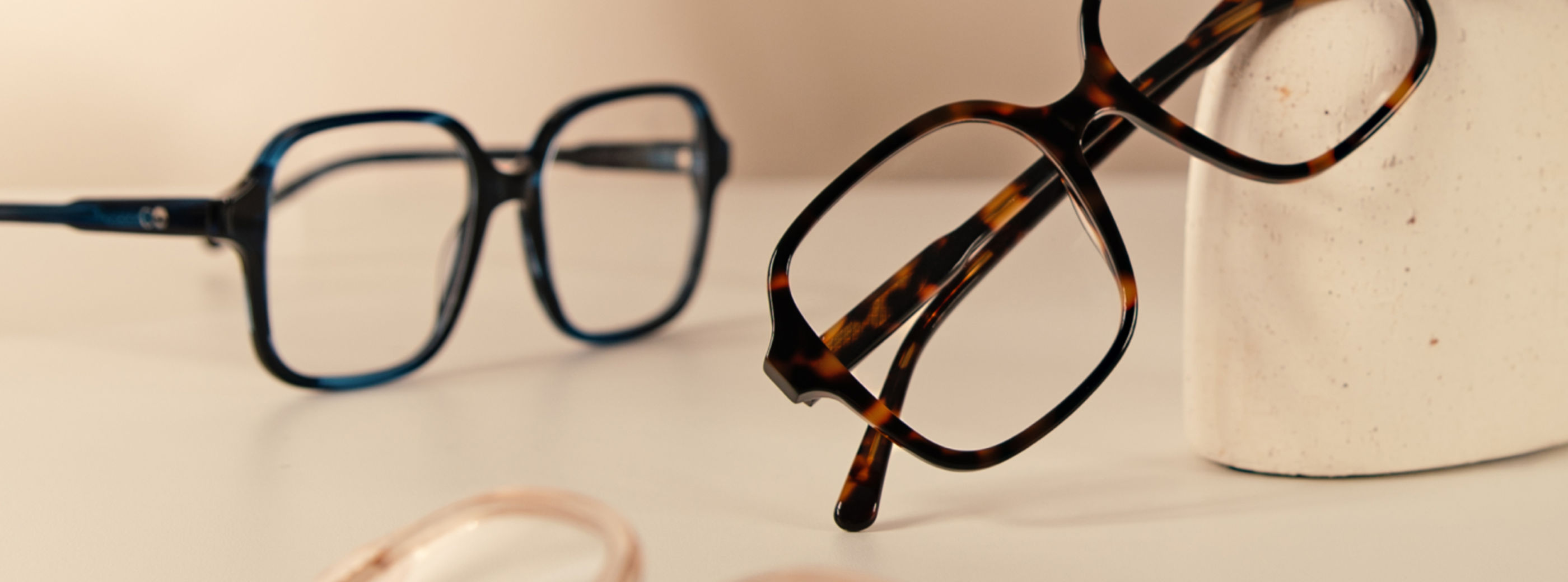 Online eyewear boutique sales