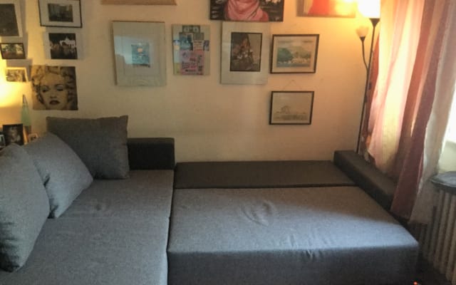 Sofá en mi acogedor apartamento