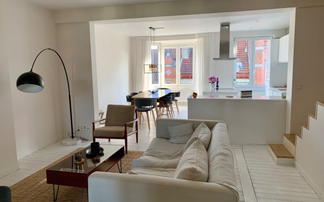 Bright and spacious duplex with terrace