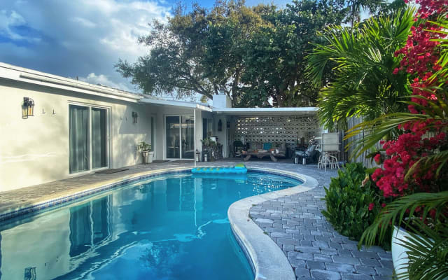 Gay Nude Resorts and Clothing Optional Spaces for Men only(02)