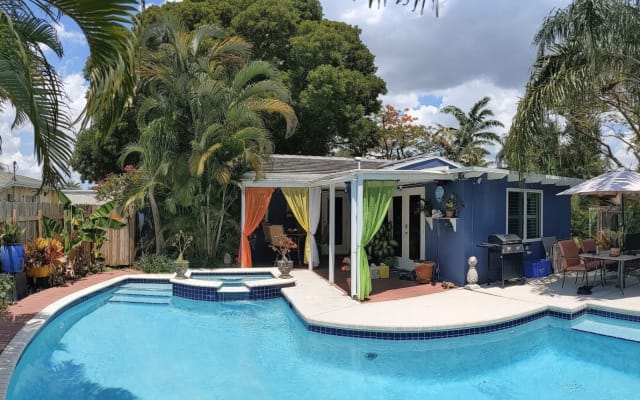 Great location near Gay Wilton Manors with pool! Nudist friendly - Gay