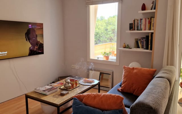 Chambre double dans un appartement agréable et décontracté.