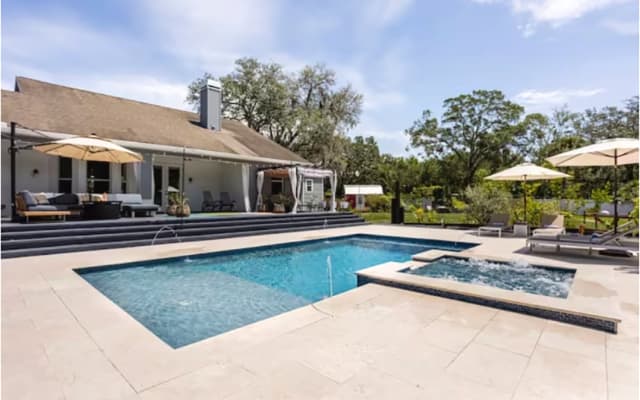 Hidden Paradise of Tampa, heated Pool - Clothing optional