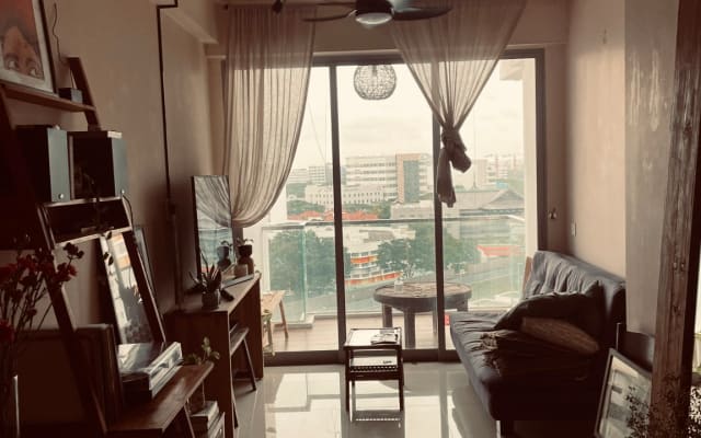 Own Room in Cosy Apartment close to MRT and Central Singapore