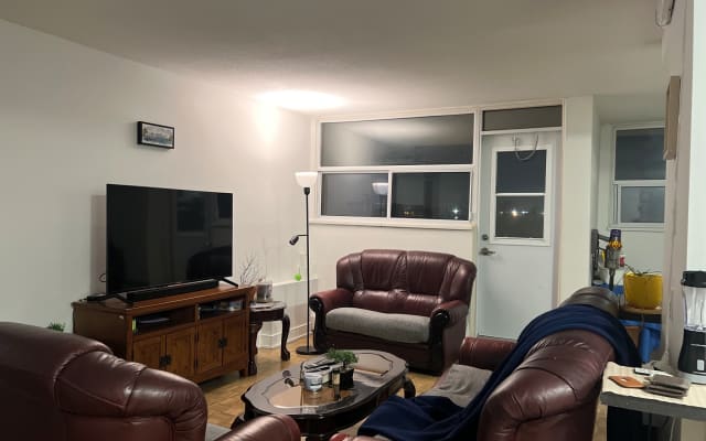 Peaceful one bedroom in 2BDR Apartment with Host