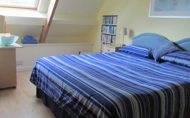 Middle Cottage - ********