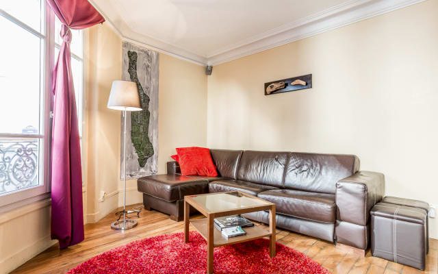 Room 7 minutes from Center and Marais, near République