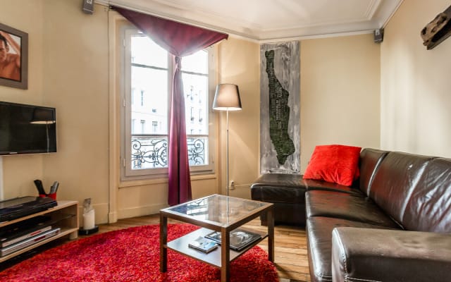 Room 7 minutes from Center and Marais, near République