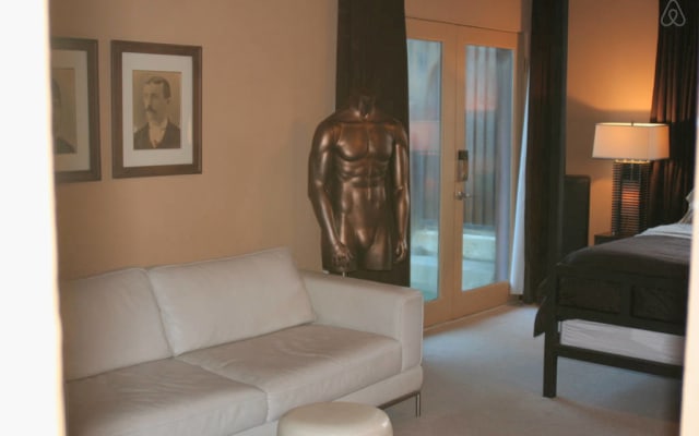 400ft² Studio/Room w Private Entrance, Bath & a Pool....City ID #470