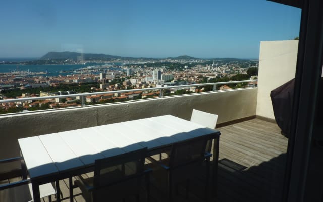 Chambre avec vue sur la rade de Toulon