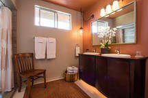 400ft² Studio/Room w Private Entrance, Bath & a Pool....City ID #470 - Picture 25