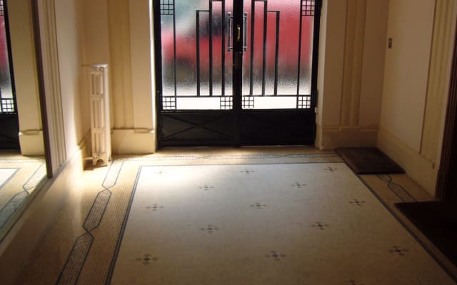 In the air / 1930 building / Last floor / Paris XVI