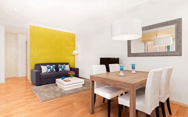 El Viso Smart . (Chueca is just 15 minutes by metro)