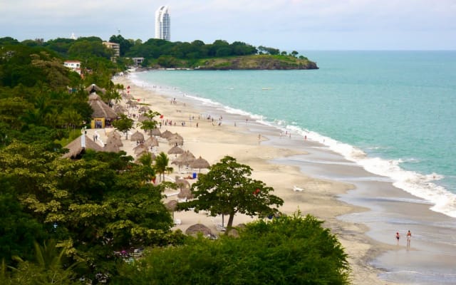 QUARTO GRANDE E CONFORTÁVEL NUMA ESTÂNCIA DE PRAIA NO PANAMÁ