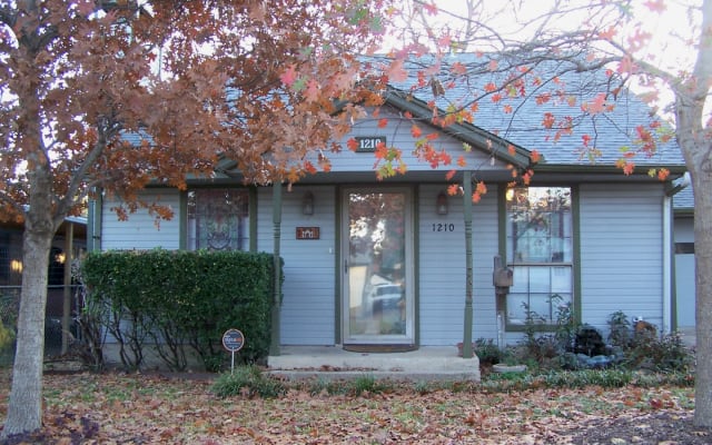 Oak Cliff Cottage